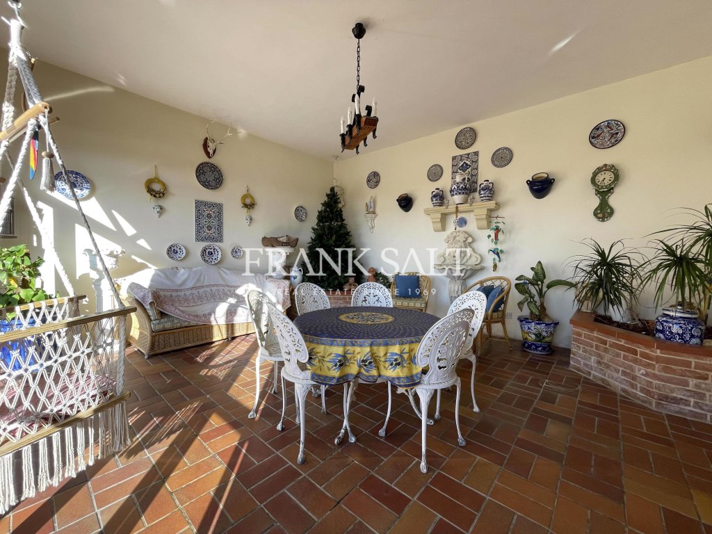 Madliena, Detached Villa — Frank Salt Real Estate