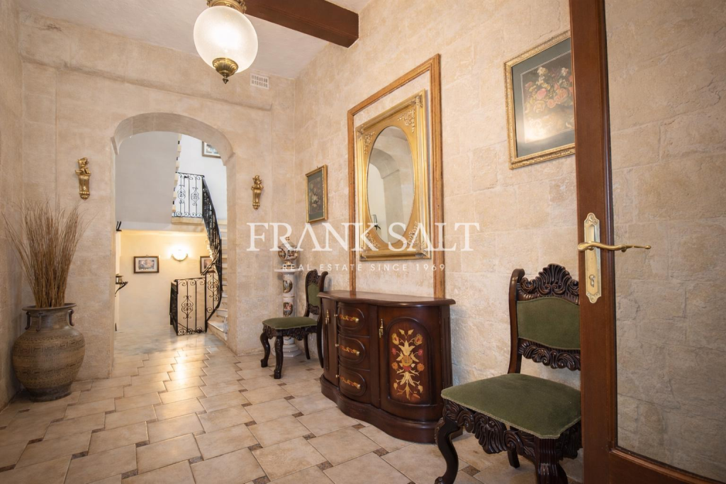 Paola, Townhouse — Frank Salt Real Estate