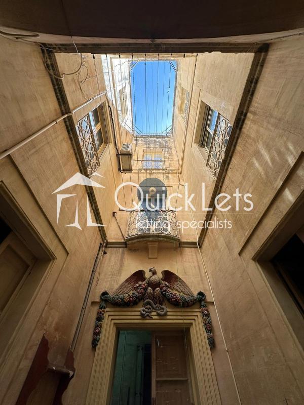 Palace/Castle/Manor in Valletta - REF 79125 — QuickLets