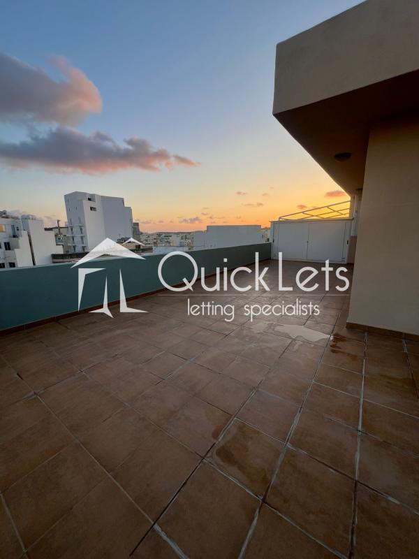 Penthouses in Qawra - REF 85924 — QuickLets