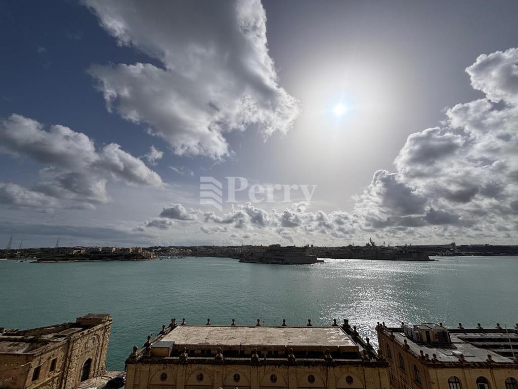 Valletta Maisonette — Perry Estate Agents