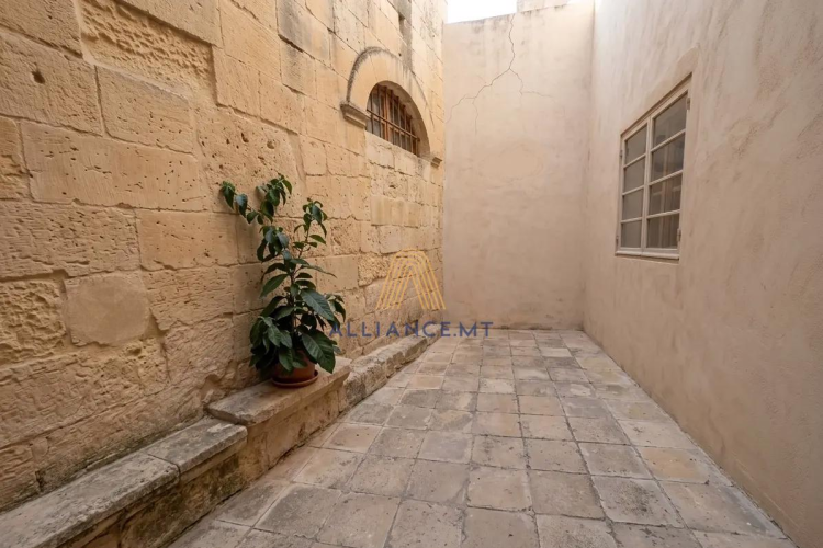 6 Bedroom Town House For Sale in Rabat — M Estates