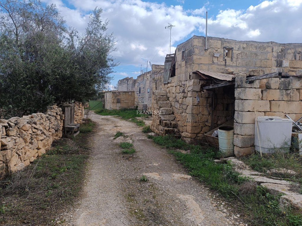 Birzebbugia, Farmhouse — Frank Salt Real Estate