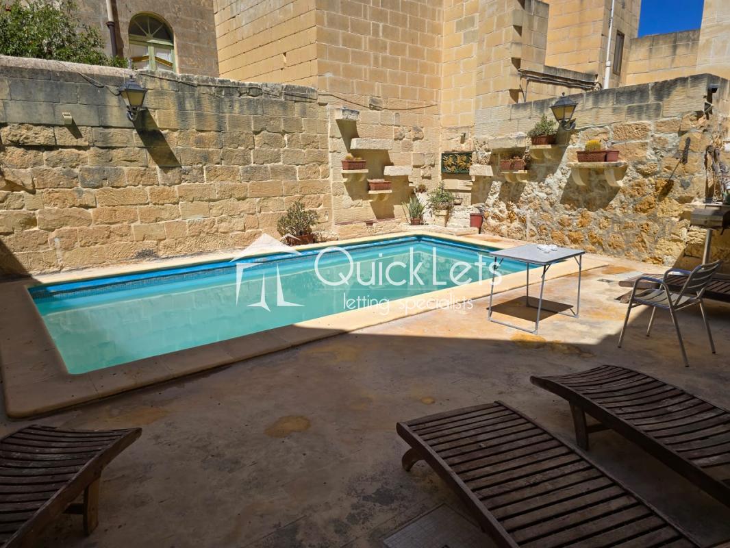 Farmhouses in Gozo - Nadur - REF 87484 — QuickLets