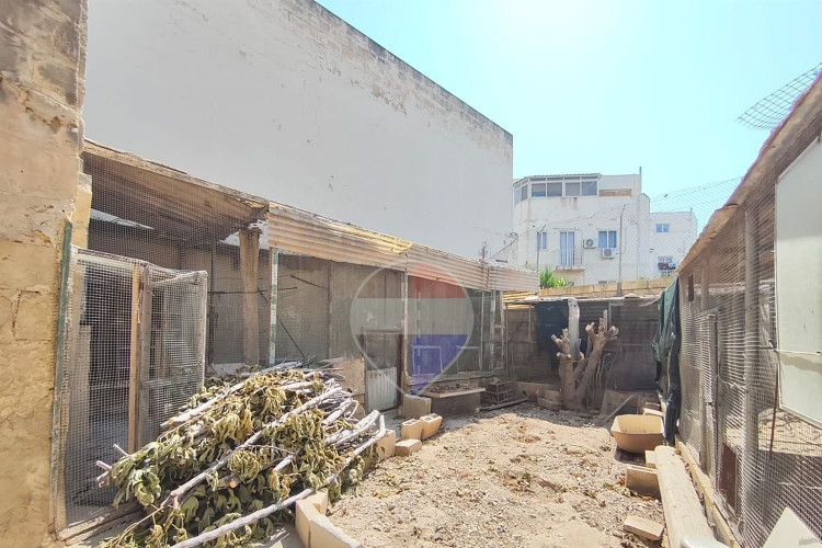 4 Bedroom Town House For Sale in Luqa — RE/MAX Luxe
