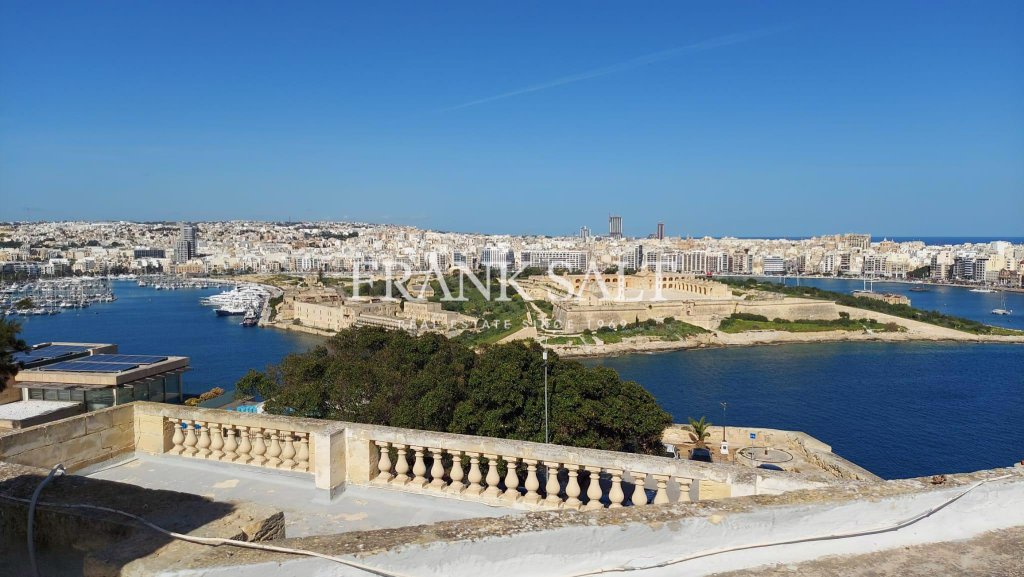 Valletta, Bar/Restaurant — Frank Salt Real Estate