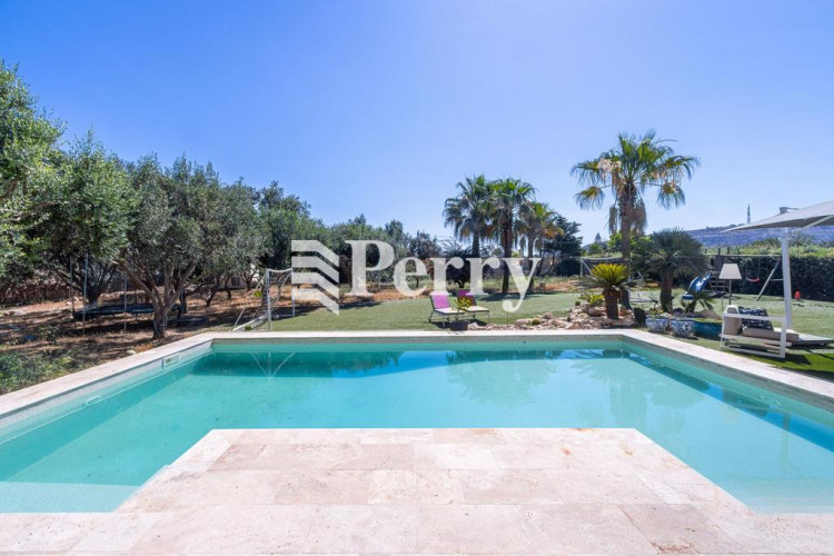 4 Bedroom Farm House For Sale in Naxxar — Perry Ltd
