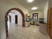 38 Kings Road — Blackbutt Street Real Estate