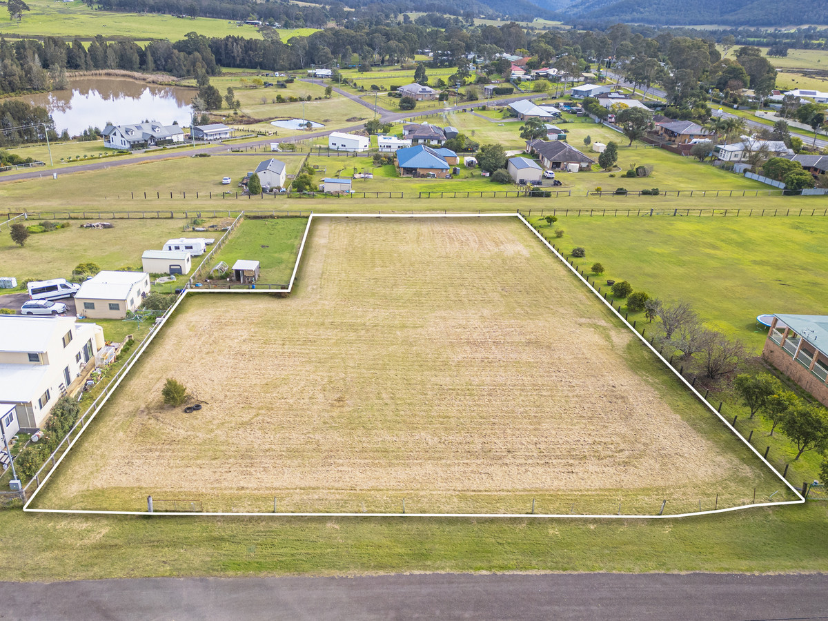 8 Sixth Avenue, Millfield NSW 2325 — Baird Hunter Valley