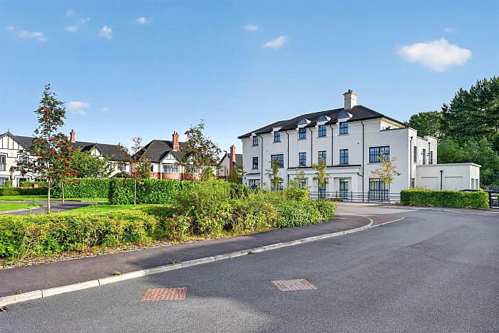 13D Harberton Square — Templeton Robinson