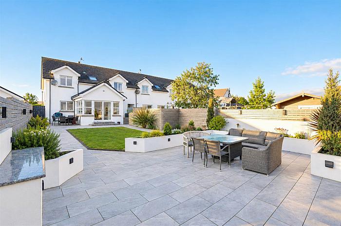 8 Oakwood Park — Templeton Robinson