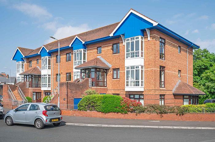 11 Hawthornden Mews — John Minnis Estate Agents