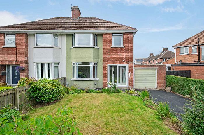 70 Abbey Park — John Minnis Estate Agents