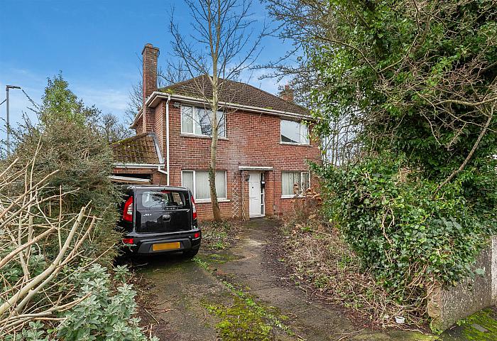 2 Twinburn Gardens — Colin Graham Residential