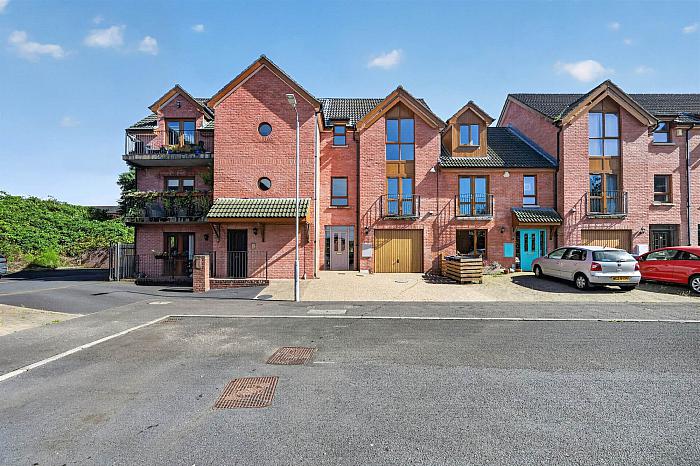 25 Annadale Square — Templeton Robinson