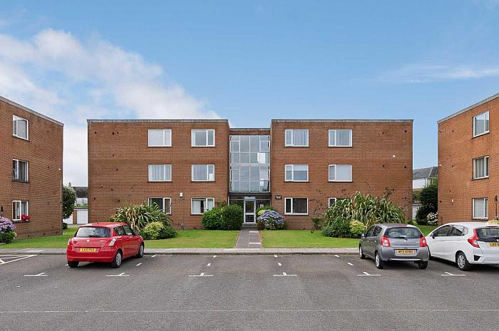 15 Donard Court — John Minnis Estate Agents