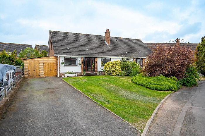 3 Fernlea Park — John Minnis Estate Agents