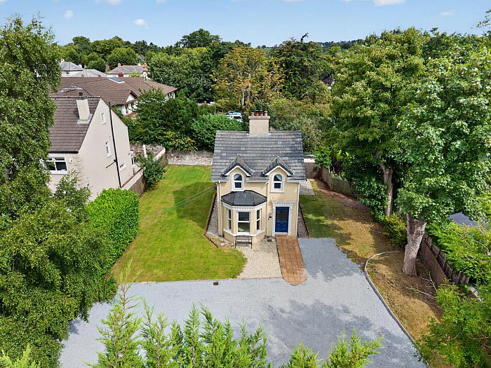 8 Hawthornden Road — John Minnis Estate Agents