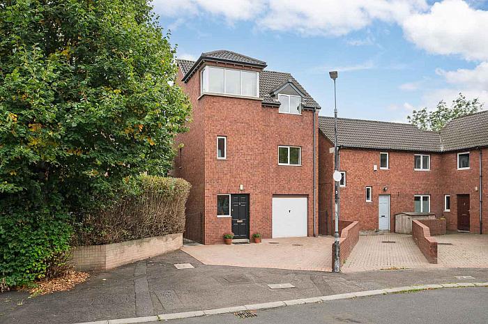 2 Laganview Mews — John Minnis Estate Agents