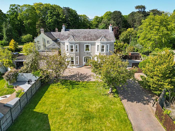 24 Woodburn Road — Colin Graham Residential