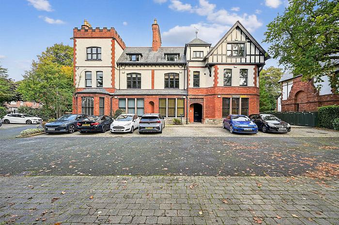 Apt 10 Sandown Court — Templeton Robinson
