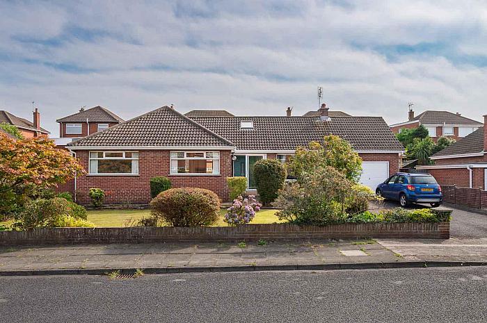 44 Sunningdale Park — John Minnis Estate Agents
