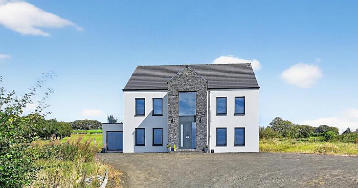 7 Old Ballynoe Road — Colin Graham Residential
