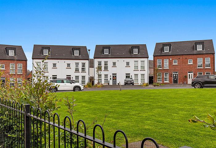 43 Blackrock Crescent — Colin Graham Residential