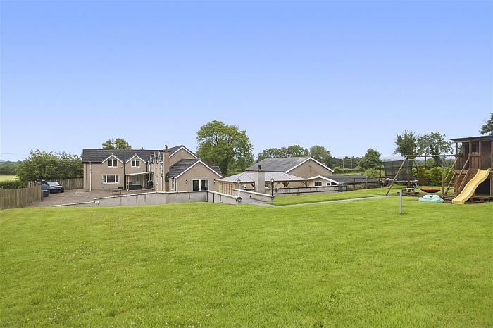 38 Tully Road — Colin Graham Residential
