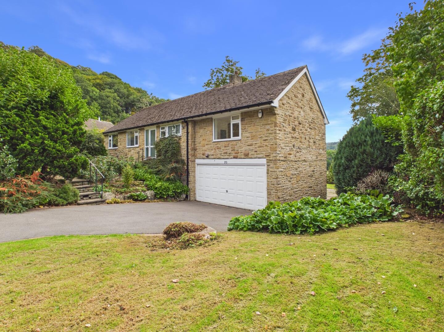 Eaton Drive, Baslow, Derbyshire — Saxton Mee