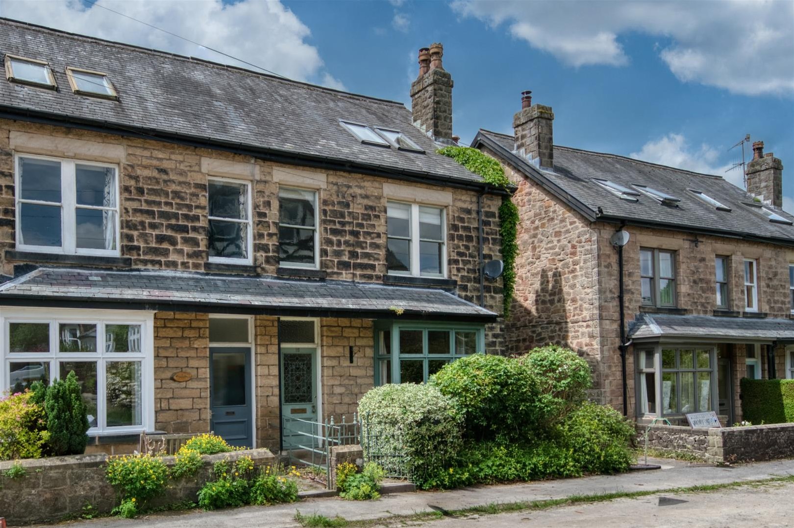 Roslyn Road, Hathersage, Hope Valley Offers over — Saxton Mee