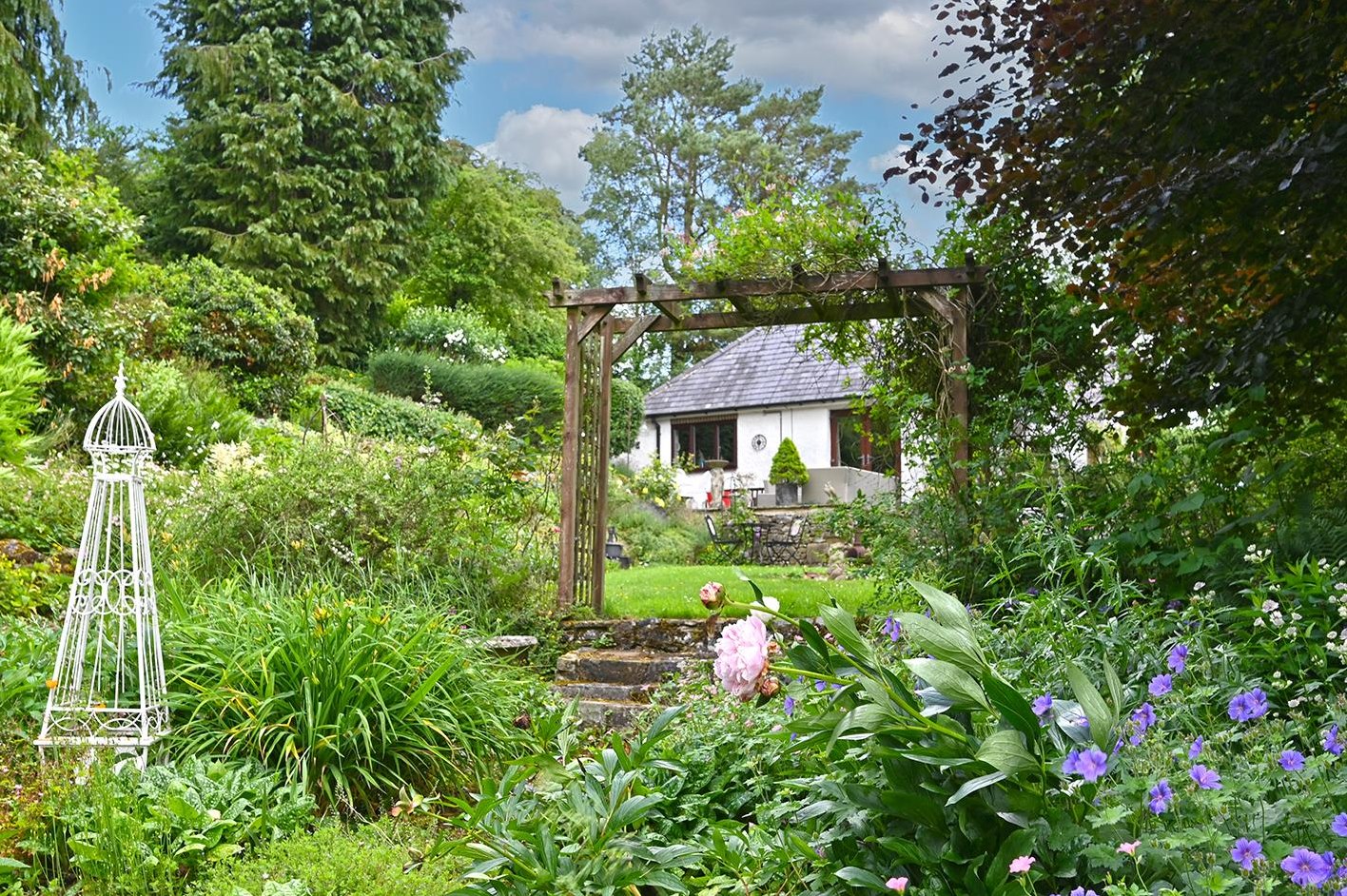 Litton Dale, Litton, Litton Buxton OIRO — Saxton Mee