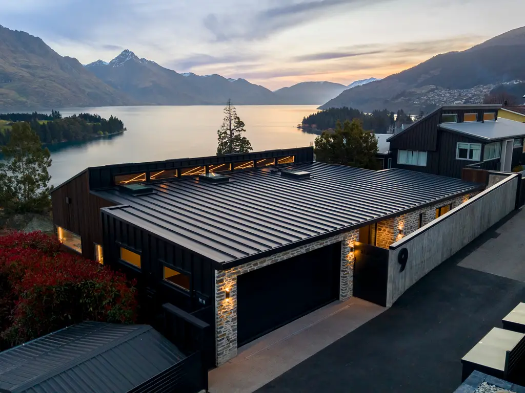 9 Earnslaw Terrace, Queenstown — New Zealand Sotheby's International Realty Queenstown