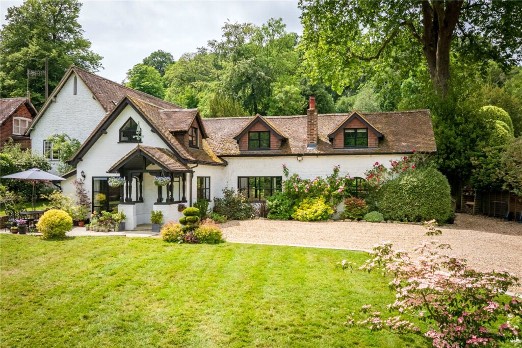 Godalming Road, Hascombe, Godalming, Surrey, GU8 4BQ — Grantley Sales & Lettings