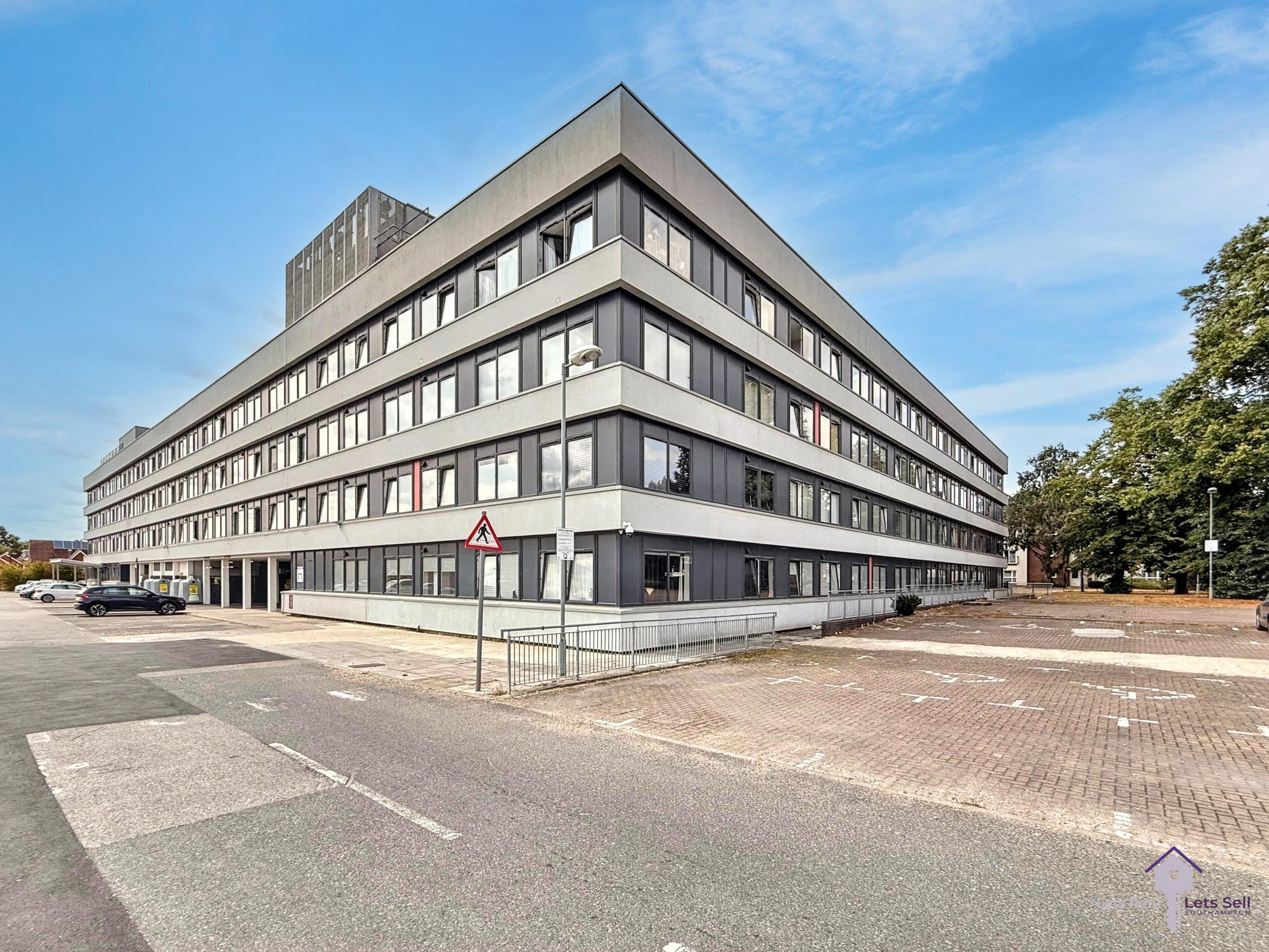 450 Romsey Road, SO16 — Let's Rent