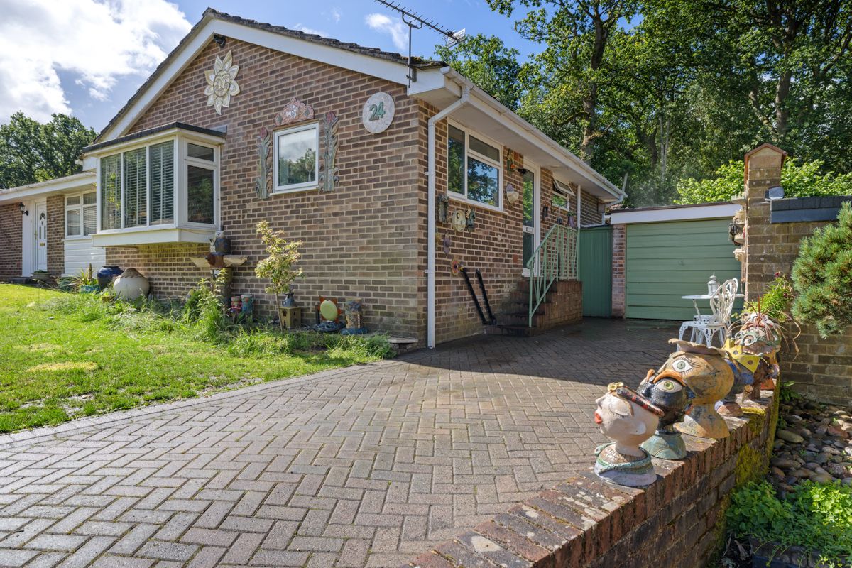 Pitsham Wood, Midhurst, GU29 9QZ — Daniel Arrowsmith (eXp)