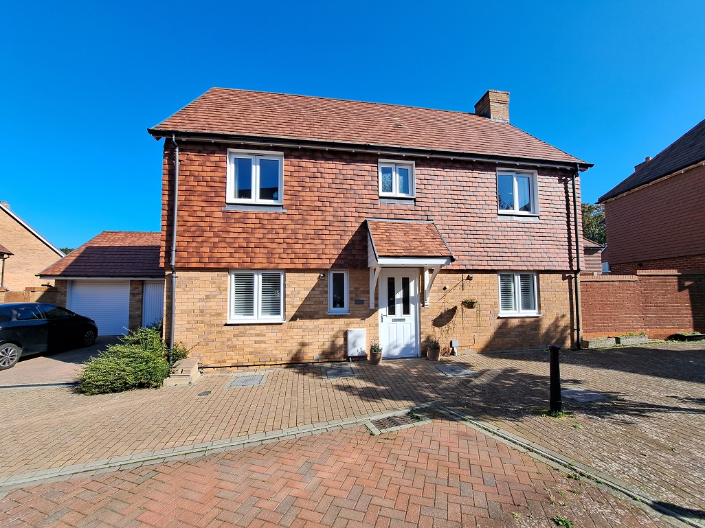 Sandringham Lane, Polegate, BN26 6FR — Home Sweet Home