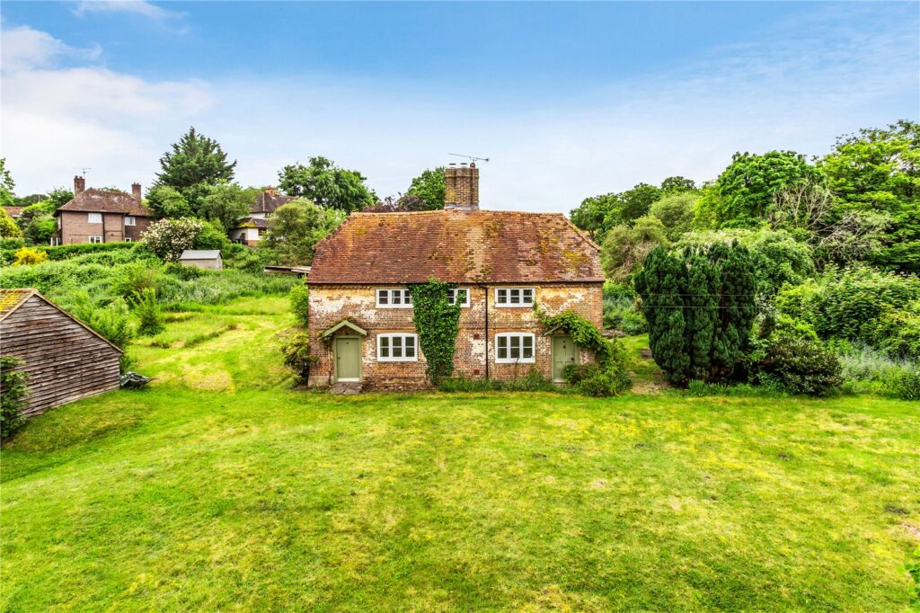 Elstead Road, Seale — Grantley Sales & Lettings