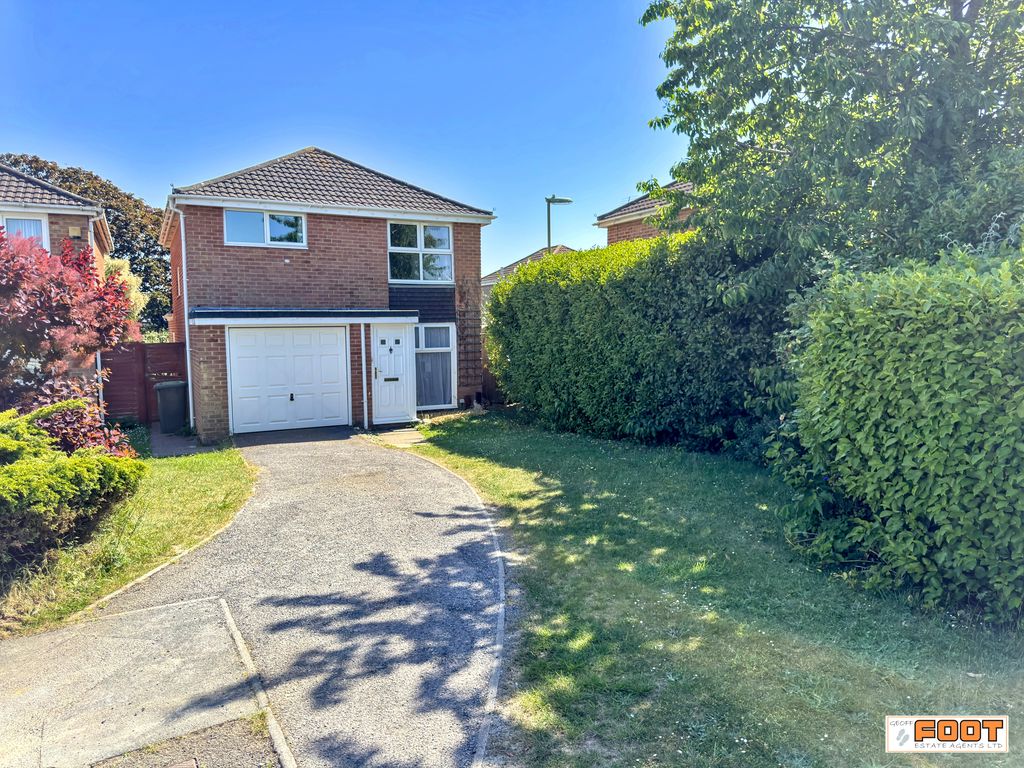 Sidlesham Close, Hayling Island — Geoff Foot
