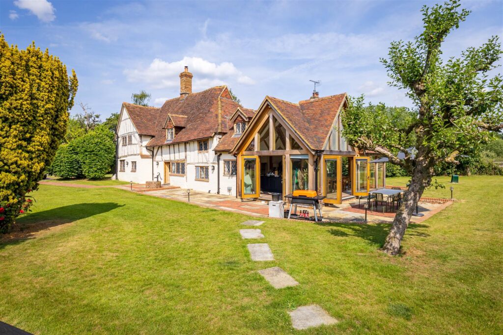 Alfold Road, Cranleigh — Grantley Sales & Lettings