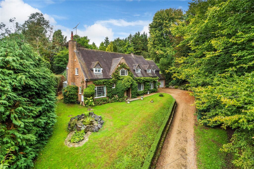Snowdenham Lane, Bramley — Grantley Sales & Lettings