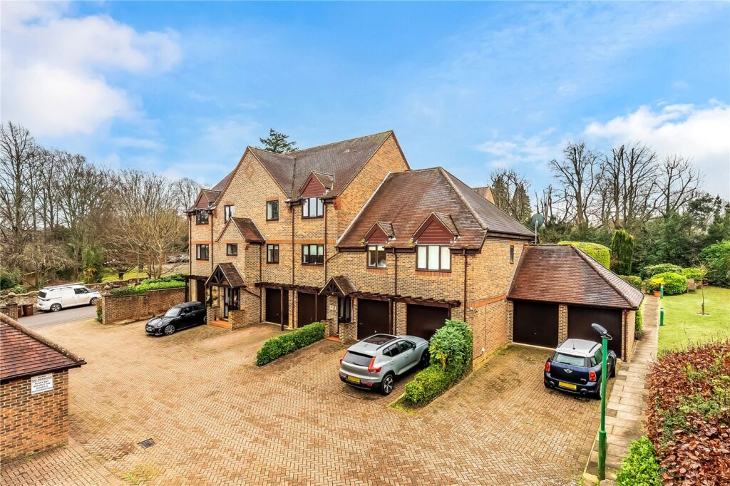 Eastcroft Court, Albury Road, Guildford, Surrey, GU1 2BU — Grantley Sales & Lettings