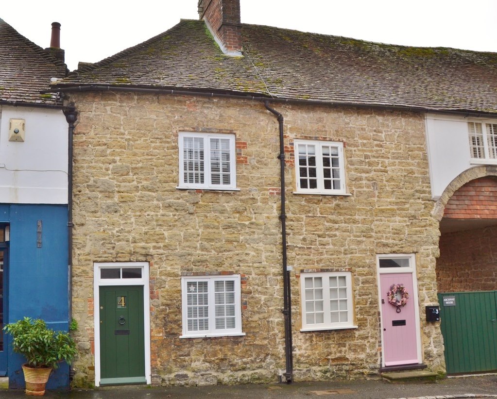 High Street, Petworth Guide price — Barrington & Company