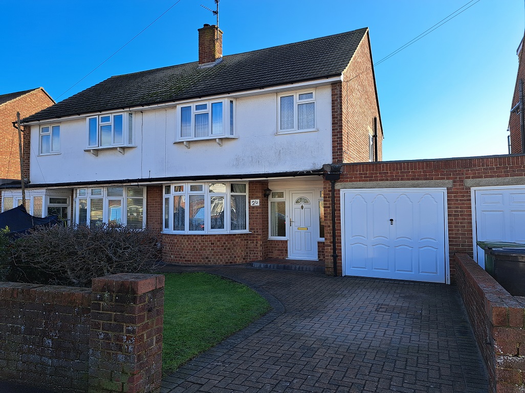 Roselands, Eastbourne, BN22 8UN — Home Sweet Home