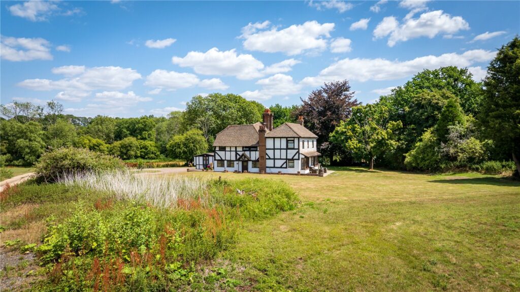Knowle Lane, Cranleigh, GU6 8JW — Grantley Sales & Lettings