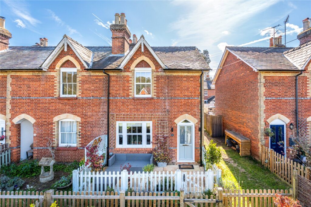 Lawnsmead, Wonersh, Guildford, Surrey, GU5 0PQ — Grantley Sales & Lettings