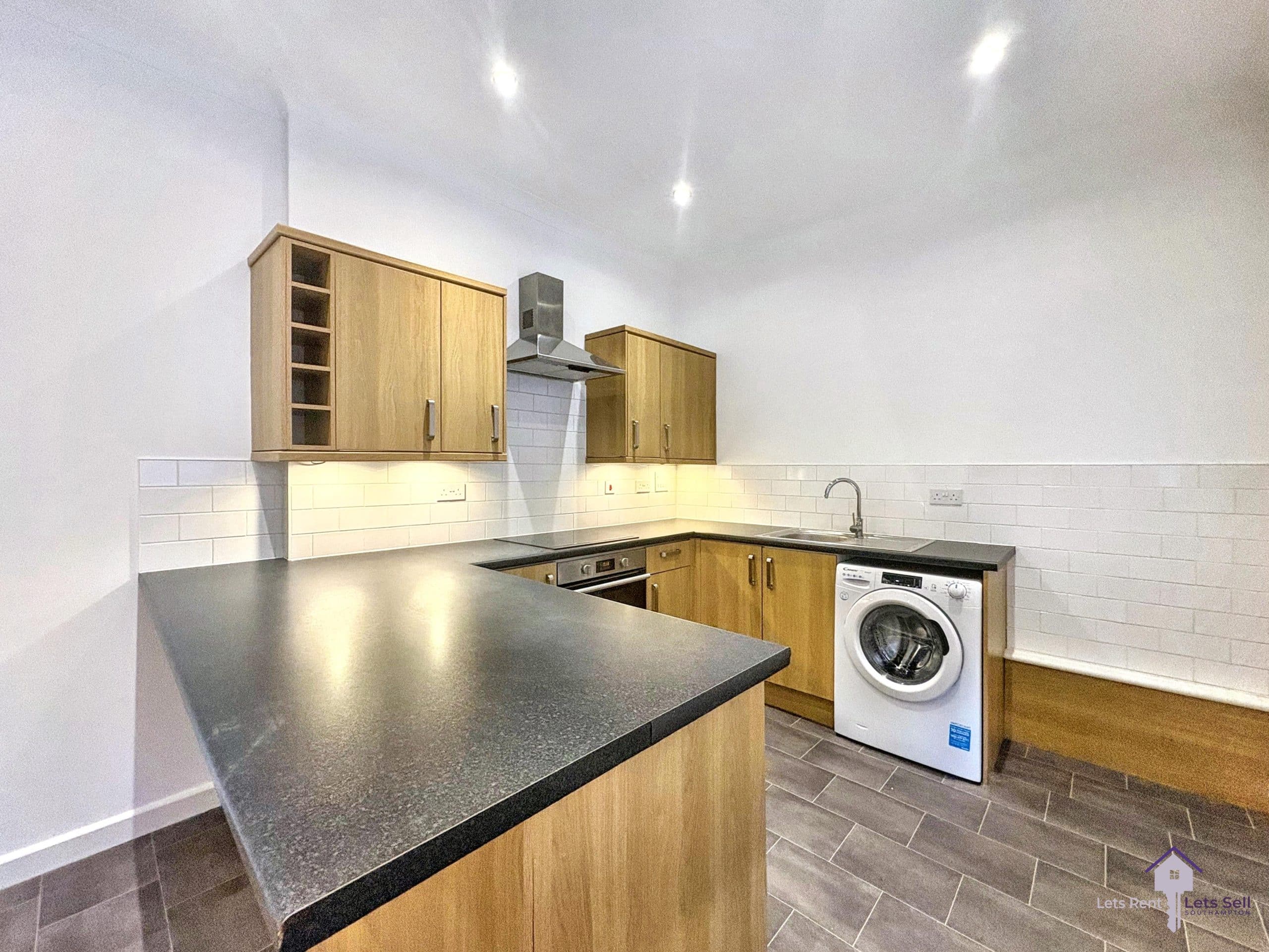 27 Portsmouth Road, SO19 — Let's Rent