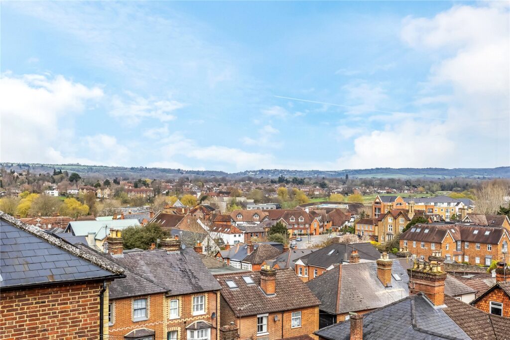 Latimer Road, Godalming, Surrey, GU7 1BW — Grantley Sales & Lettings