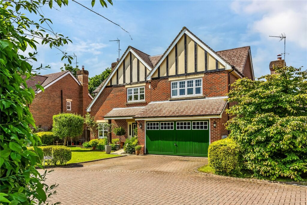 Livingstone Close, Cranleigh — Grantley Sales & Lettings