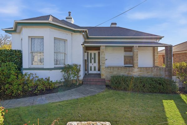 8 Johnston Street, MOONAH TAS 7009 — Roberts Glenorchy